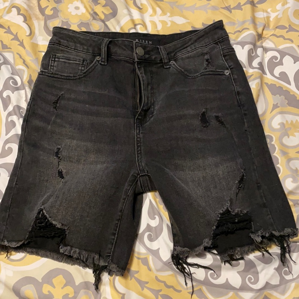 NWOT Size Medium Black Risen Denim Shorts.